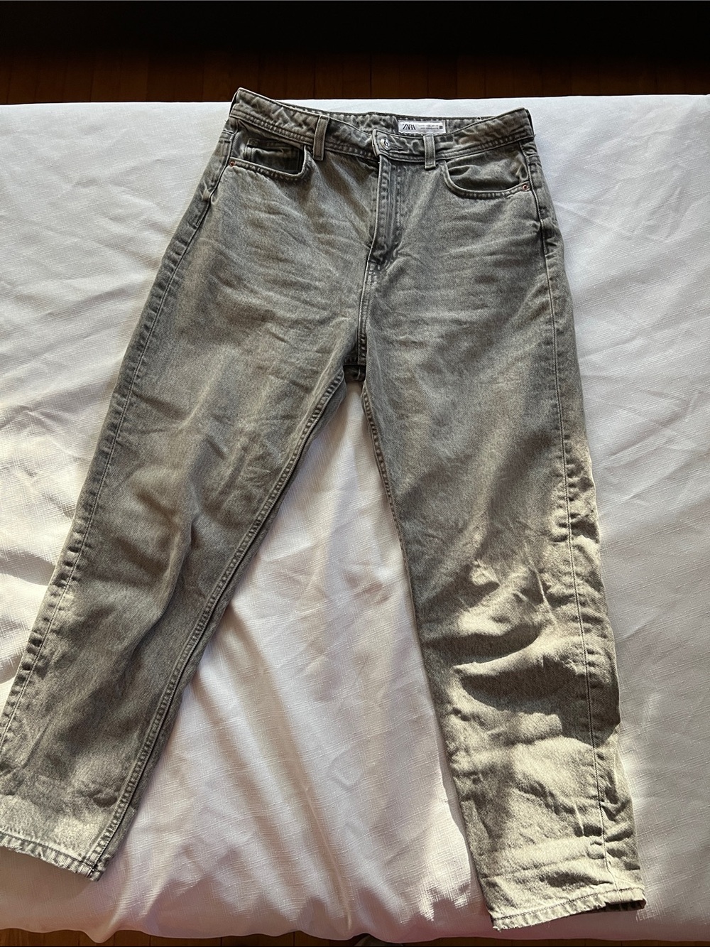 Zara Women Slim Straight Jeans in Washed Grey